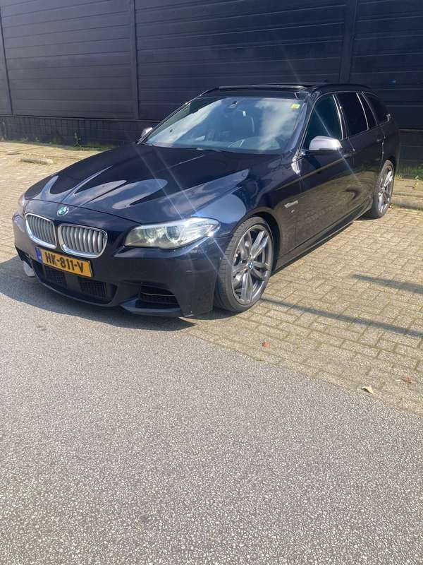 Zwart Gebruikt 2015 BMW M550 Sedan | € 17.500 (Eerlijke prijs) - Afbeelding 1/4