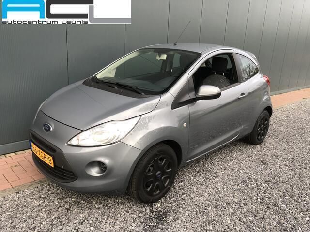 Grijsrookzilver metallic Gebruikt 2012 Ford Ka Cool & Sound Edition Hatchback | € 3.900 (Eerlijke prijs) - Afbeelding 1/4