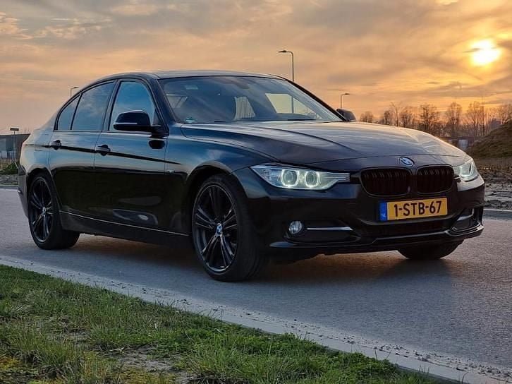 Gebruikt 2013 BMW 320 Sport Line | € 11.850 (Eerlijke prijs) - Afbeelding 1/4