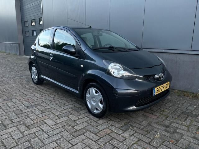 Occasion Toyota Aygo 68 PK (50 kW) 2008 Grijs Hatchback