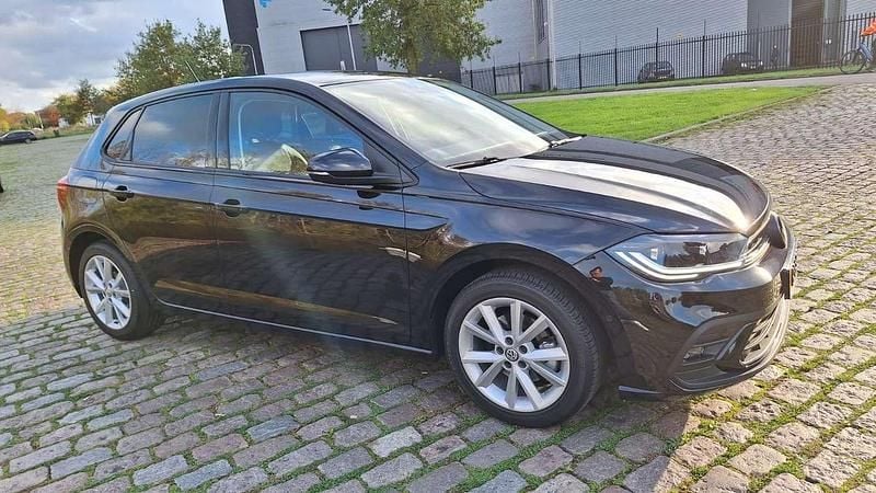 Zwart Gebruikt 2022 VW Polo R-line Hatchback | € 18.900 (Super prijs) - Afbeelding 1/4