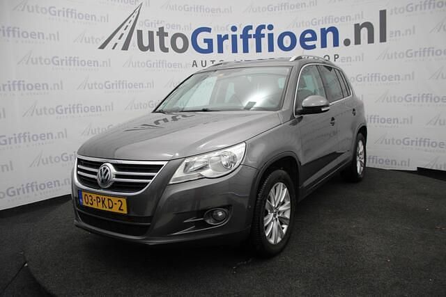 Grijs (metallic) Occasion 2011 VW Tiguan Sport SUV | € 4.990 (Goede deal) - Afbeelding 1/4