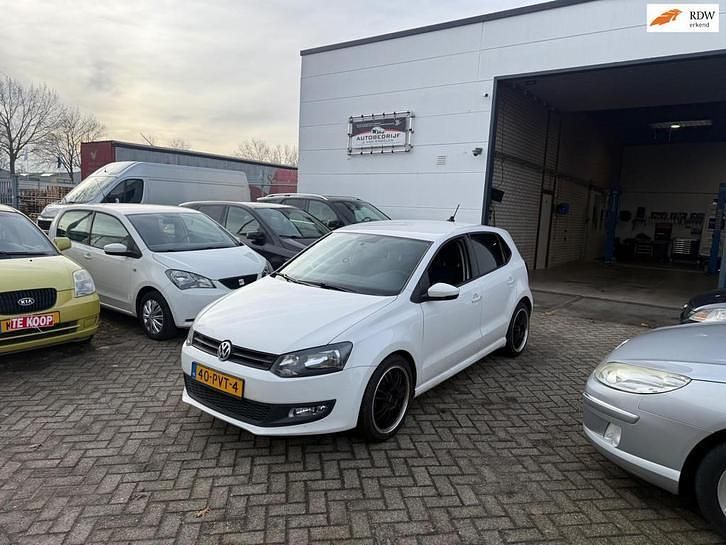 Wit Occasion 2011 VW Polo Comfortline Hatchback | € 2.350 (Goede deal) - Afbeelding 1/4