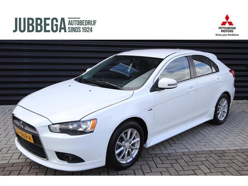 Wit Gebruikt 2015 Mitsubishi Lancer Edition Hatchback | € 11.595 (Iets duurder) - Afbeelding 1/4