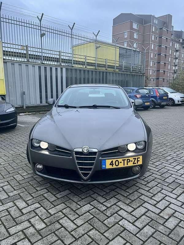 Grijs Gebruikt 2007 Alfa Romeo 159 Business Sedan | € 2.000 (Goede deal) - Afbeelding 1/4