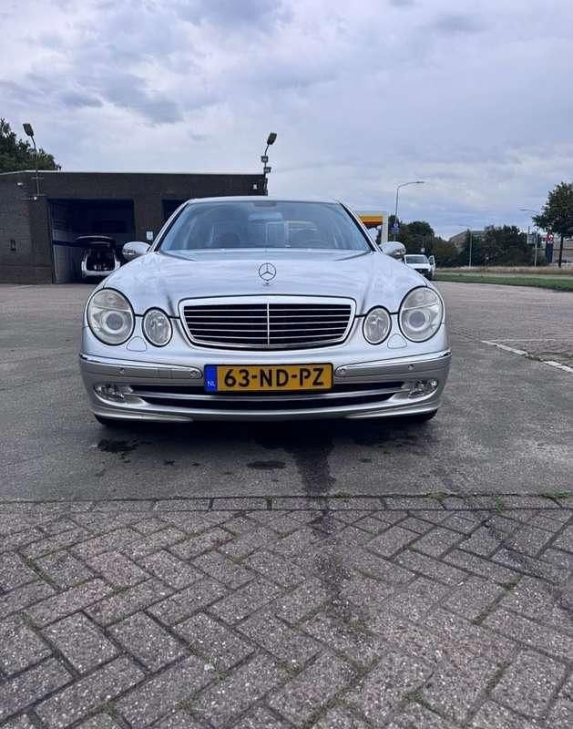 Zilver Gebruikt 2003 Mercedes E240 Avantgarde | € 4.000 (Super prijs) - Afbeelding 1/4