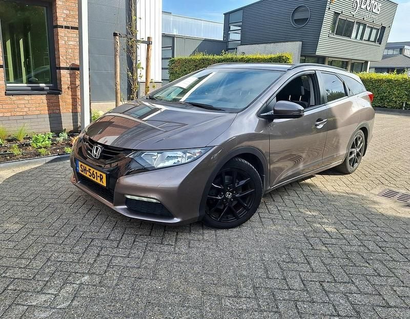 Bruin Gebruikt 2014 Honda Civic Comfort Stationwagen | € 9.999 (Eerlijke prijs) - Afbeelding 1/4