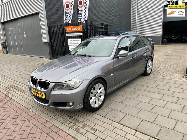 Grijs Gebruikt 2008 BMW 318 M Sport Stationwagen | € 4.999 (Eerlijke prijs) - Afbeelding 1/4