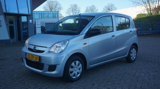 Grijs Gebruikt 2008 Daihatsu Cuore Hatchback | € 1.850 (Eerlijke prijs) - Afbeelding 1/4