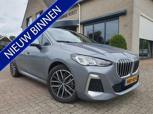 Grijs Gebruikt 2023 BMW 218 M Sport Stationwagen | € 31.500 (Iets duurder) - Afbeelding 1/4