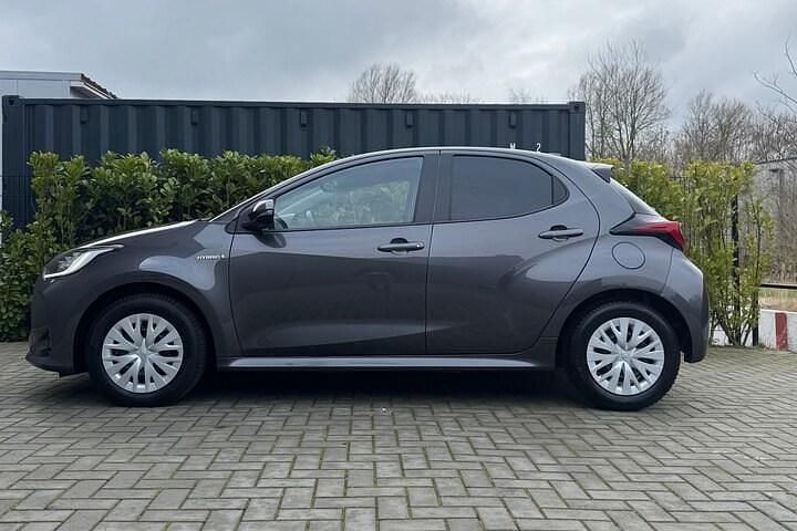 Occasion Toyota Yaris Hybrid Active 92 PK (67 kW) 2021 Grijs Hatchback