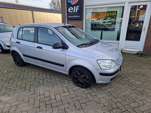 Grijs (metallic) Occasion 2004 Hyundai Getz Hatchback | € 888 (Goede deal) - Afbeelding 1/4