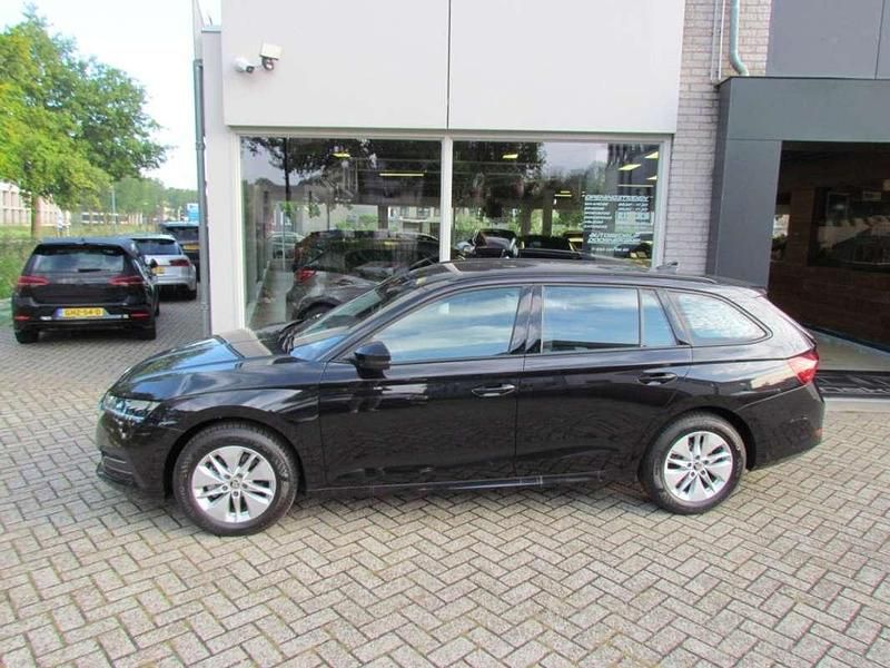 Zwart, metallic lak Nieuw 2025 Skoda Octavia Business Line Stationwagen | € 29.950 (Eerlijke prijs) - Afbeelding 1/4