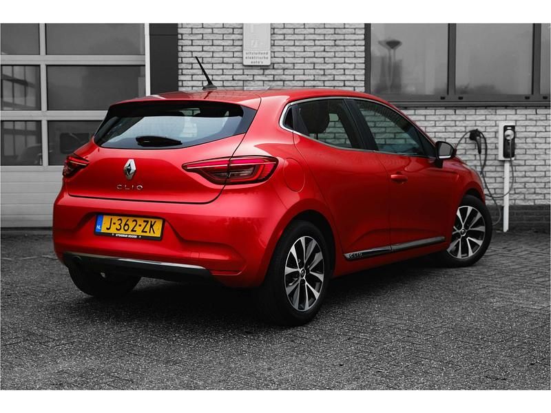 Occasion Renault Clio V Intens 101 PK (74 kW) 2020 Rood metallic Hatchback