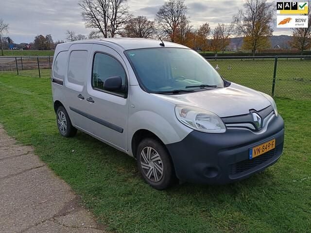 Zilver (metallic) Occasion 2015 Renault Kangoo Komfort Van | € 3.450 (Goede deal) - Afbeelding 1/4