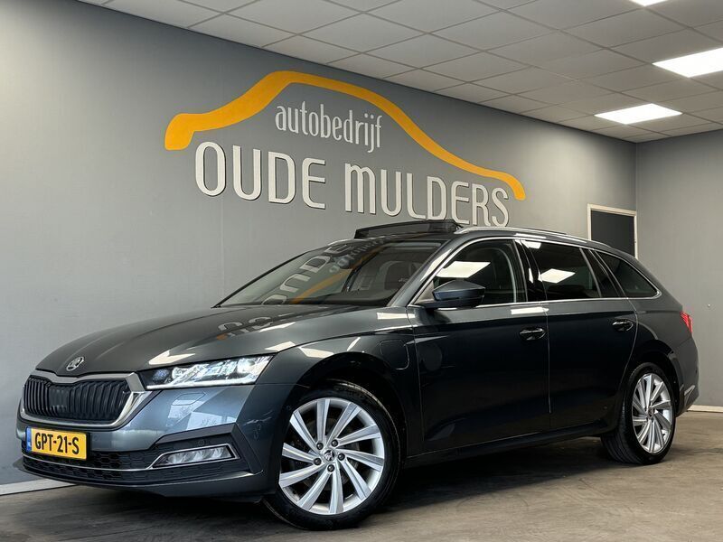 Grijs Gebruikt 2021 Skoda Octavia Business Line Stationwagen | € 25.950 (Duur) - Afbeelding 1/4