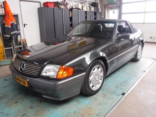Grijs Gebruikt 1992 Mercedes 300 | € 17.250 - Afbeelding 1/4