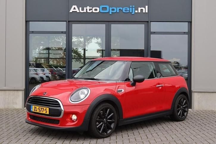 Rood Gebruikt 2019 Mini ONE Hatchback | € 17.245 (Eerlijke prijs) - Afbeelding 1/4