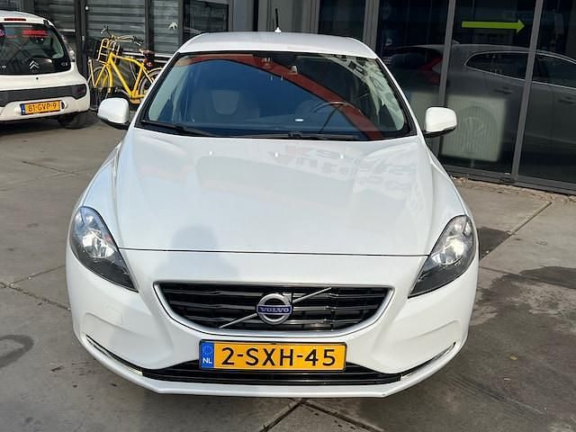 Occasion Volvo V40 Momentum 114 PK (83 kW) 2013 Wit Hatchback