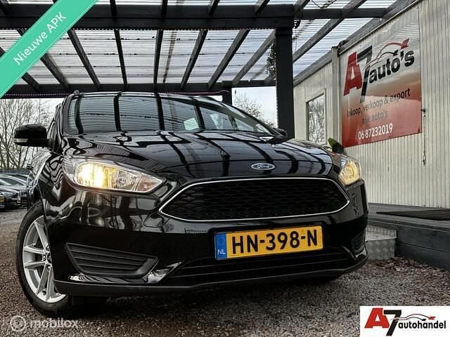 Zwart Occasion 2015 Ford Focus Trend Stationwagen | € 3.950 (Goede deal) - Afbeelding 1/4