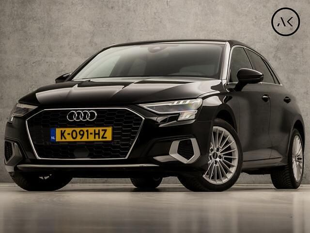Zwart, metallic lak Gebruikt 2021 Audi A3 Sportback Design Hatchback | € 21.945 (Eerlijke prijs) - Afbeelding 1/4
