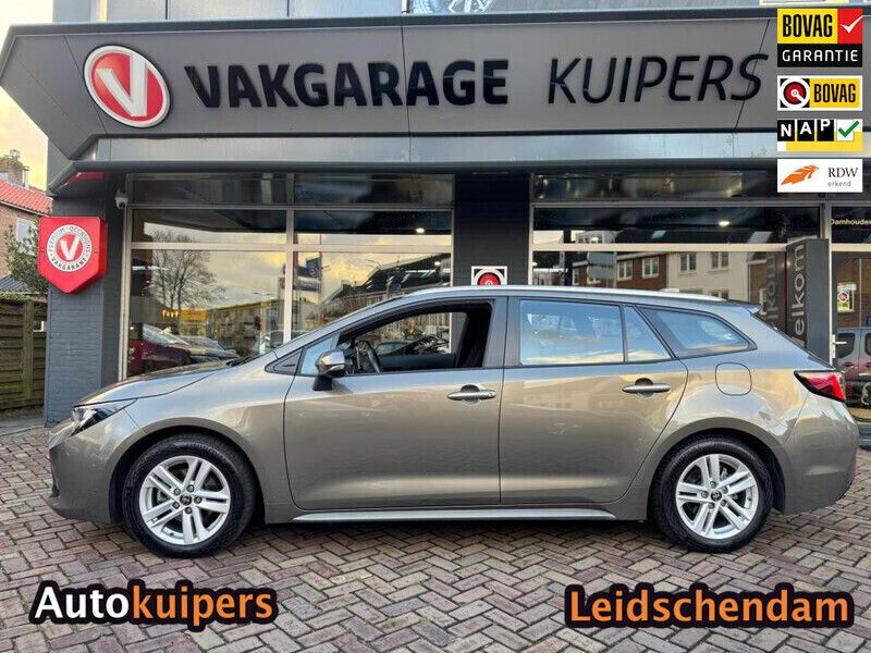 Bruin Gebruikt 2022 Toyota Corolla Hybrid Business Edition Stationwagen | € 22.950 (Eerlijke prijs) - Afbeelding 1/4