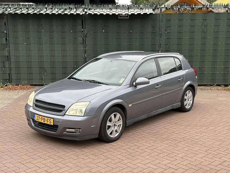 Grijs Gebruikt 2004 Opel Signum Hatchback | € 999 (Goede deal) - Afbeelding 1/4