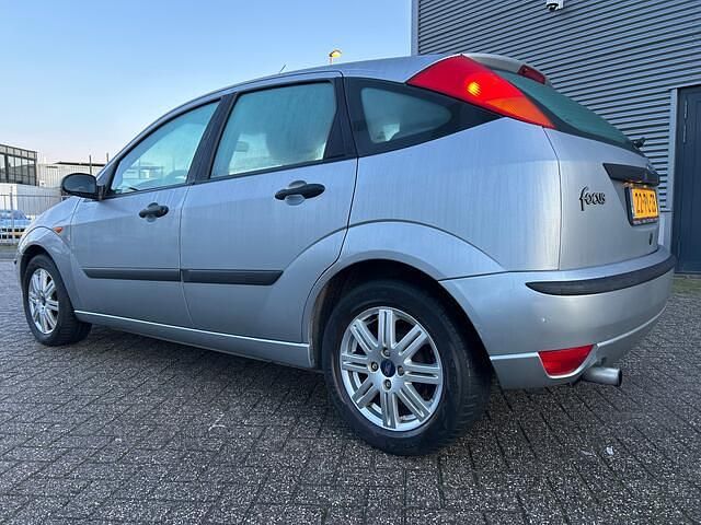 Occasion Ford Focus Futura 101 PK (74 kW) 2004 Grijs Hatchback