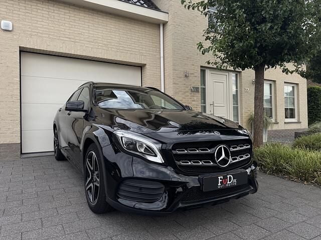 Zwart Gebruikt 2019 Mercedes GLA180 Business SUV | € 25.950 (Eerlijke prijs) - Afbeelding 1/4