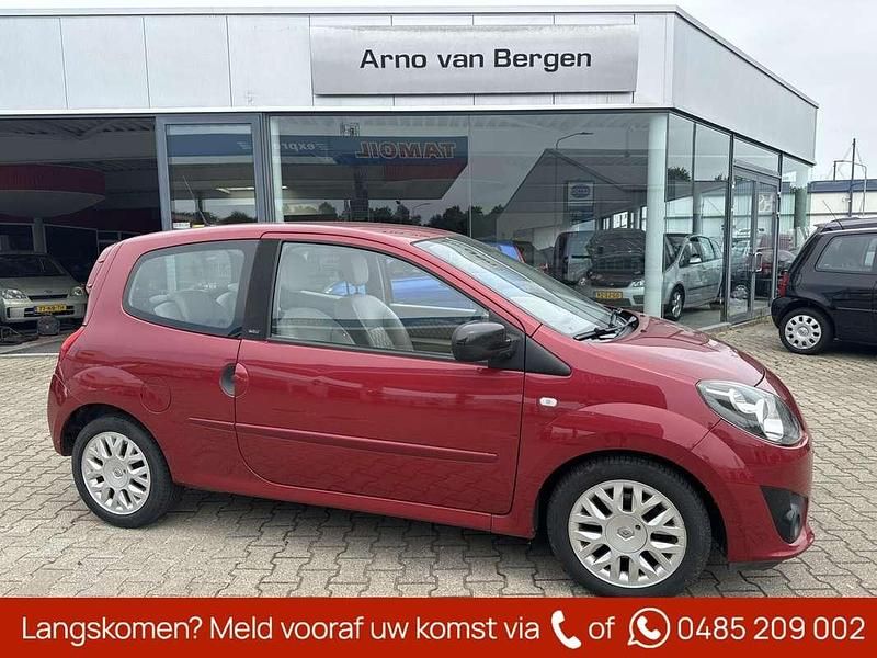 Rood, metallic lak Gebruikt 2011 Renault Twingo Initiale Hatchback | € 2.450 (Goede deal) - Afbeelding 1/4
