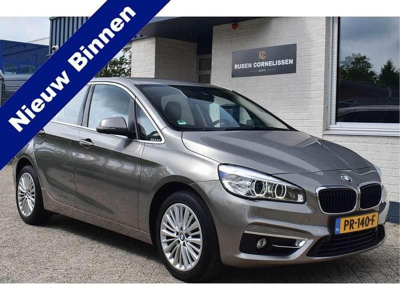 Grijs Gebruikt 2017 BMW 218 Active Tourer Executive MPV | € 18.945 (Eerlijke prijs) - Afbeelding 1/4