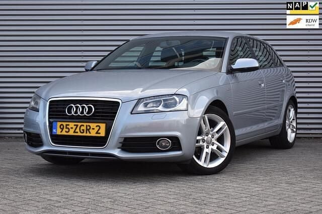 Grijs Gebruikt 2013 Audi A3 Sportback S-Line Hatchback | € 6.950 (Super prijs) - Afbeelding 1/4
