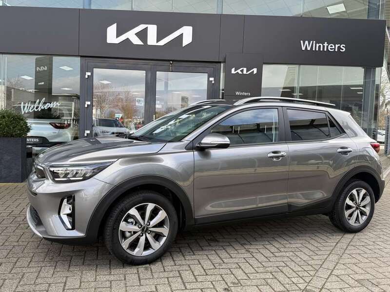 Grijs Nieuw 2025 Kia Stonic SUV | € 30.947 (Iets duurder) - Afbeelding 1/4