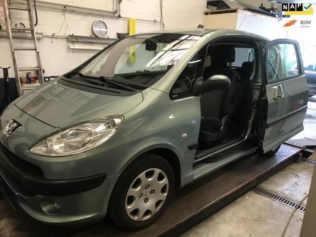 Grijs Gebruikt 2006 Peugeot 1007 Hatchback | € 3.950 (Duur) - Afbeelding 1/4