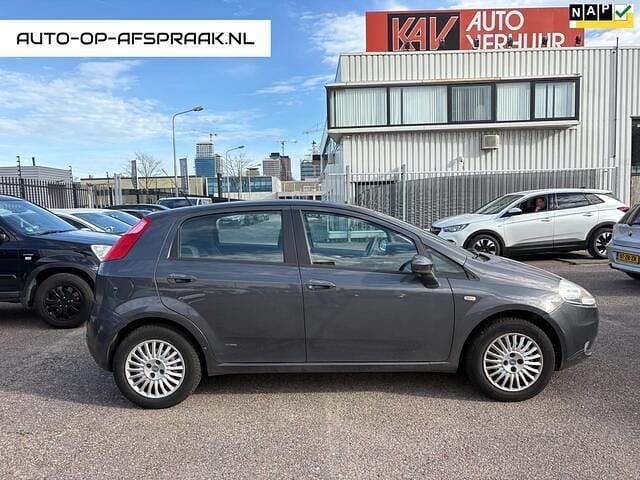 Grijs Gebruikt 2007 Fiat Grande Punto Dynamic Hatchback | € 1.399 (Goede deal) - Afbeelding 1/4