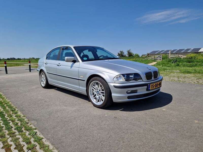 Zilver Gebruikt 1999 BMW 320 Executive Sedan | € 3.250 (Eerlijke prijs) - Afbeelding 1/4