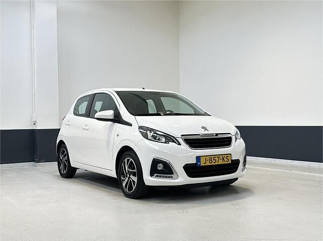 Wit Gebruikt 2020 Peugeot 108 Allure Hatchback | € 9.449 (Eerlijke prijs) - Afbeelding 1/4