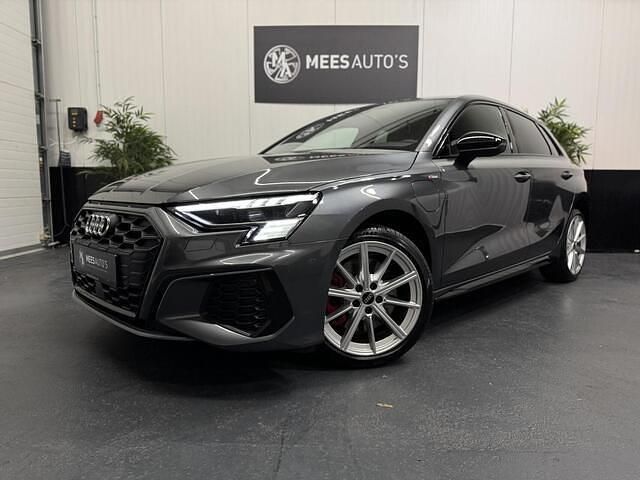 Grijs Gebruikt 2022 Audi A3 Sportback Competition Hatchback | € 27.950 (Super prijs) - Afbeelding 1/4
