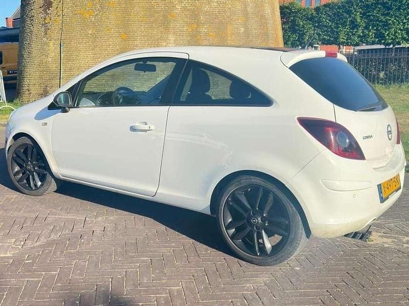 Wit Gebruikt 2012 Opel Corsa MPV | € 4.400 (Goede deal) - Afbeelding 1/4