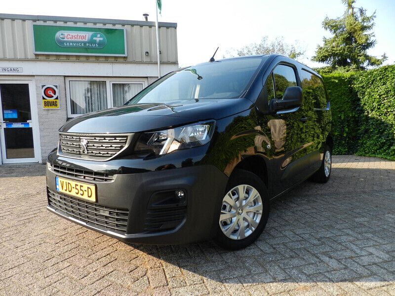 Zwart Gebruikt 2021 Peugeot Partner Premium MPV | € 16.483 (Iets duurder) - Afbeelding 1/4