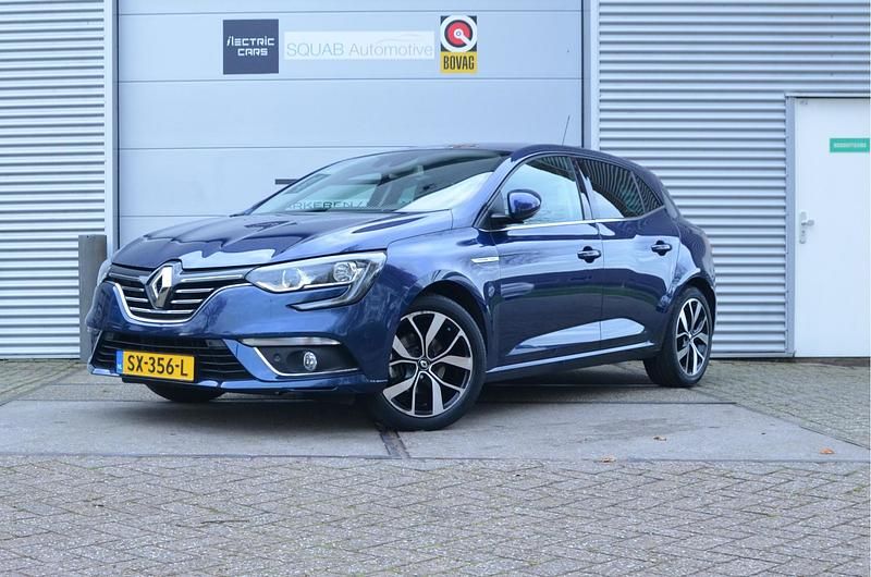Blauw Gebruikt 2018 Renault Mégane IV Bose Edition Hatchback | € 11.999 (Eerlijke prijs) - Afbeelding 1/4