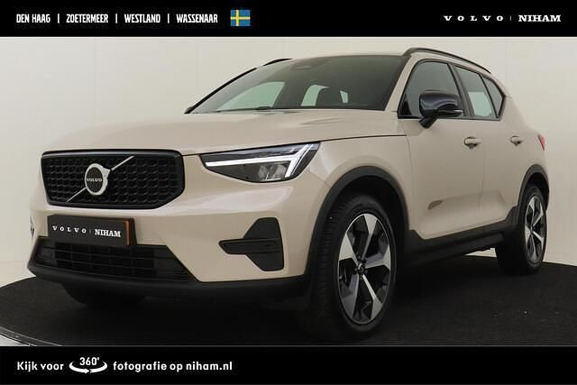 Bruin Occasion 2025 Volvo XC40 Plus SUV | € 41.690 (Eerlijke prijs) - Afbeelding 1/4