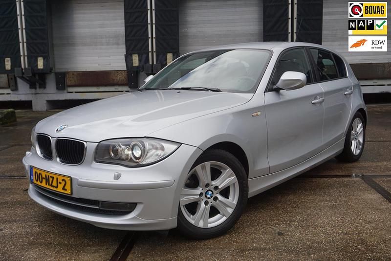 Occasion BMW 118 Efficient Dynamics 143 PK (105 kW) 2011 Grijs (metallic) Hatchback