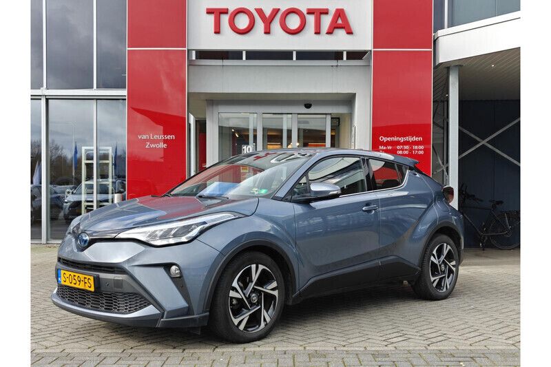 Grijs Gebruikt 2023 Toyota C-HR SUV | € 25.999 (Eerlijke prijs) - Afbeelding 1/1