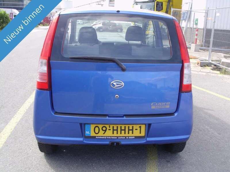 Blauw, metallic lak Gebruikt 2008 Daihatsu Cuore Hatchback | € 1.850 (Iets duurder) - Afbeelding 1/4