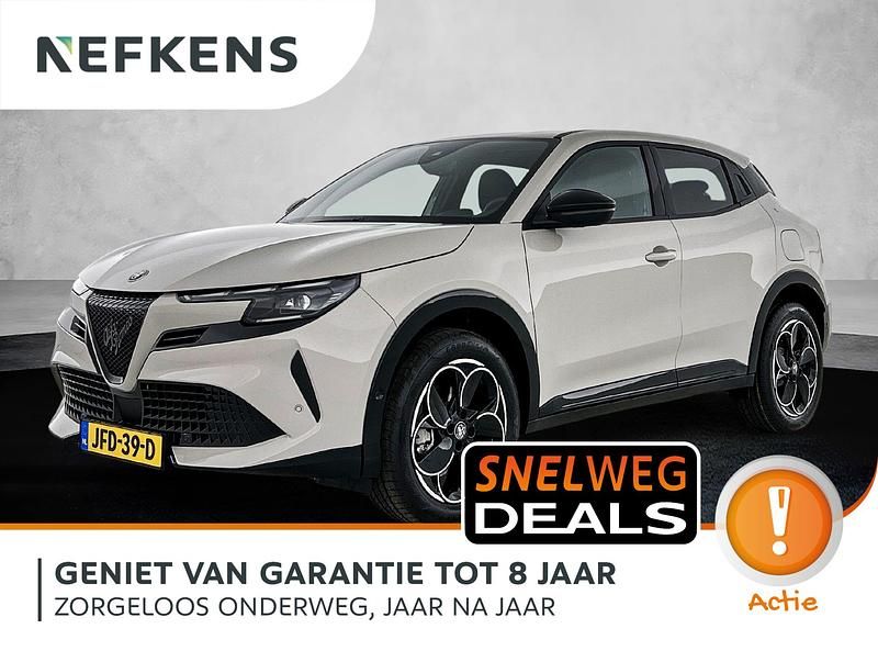 Grijs Nieuw 2025 Alfa Romeo Junior SUV | € 40.595 - Afbeelding 1/4