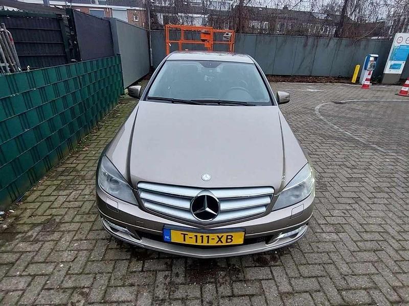 Goud Gebruikt 2010 Mercedes C200 Sedan | € 7.300 (Eerlijke prijs) - Afbeelding 1/4