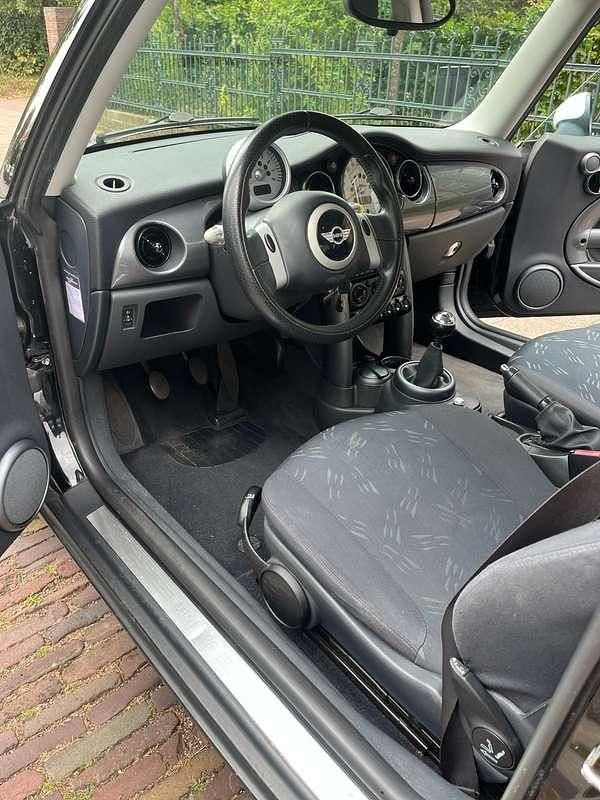 Occasion Mini ONE 90 PK (66 kW) 2005 Zwart Hatchback