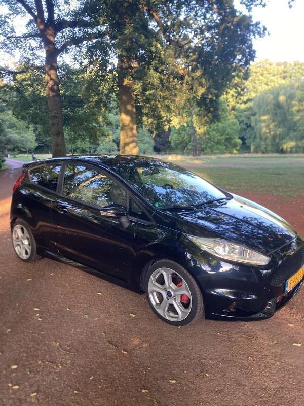 Zwart Gebruikt 2014 Ford Fiesta ST Hatchback | € 7.500 (Super prijs) - Afbeelding 1/4