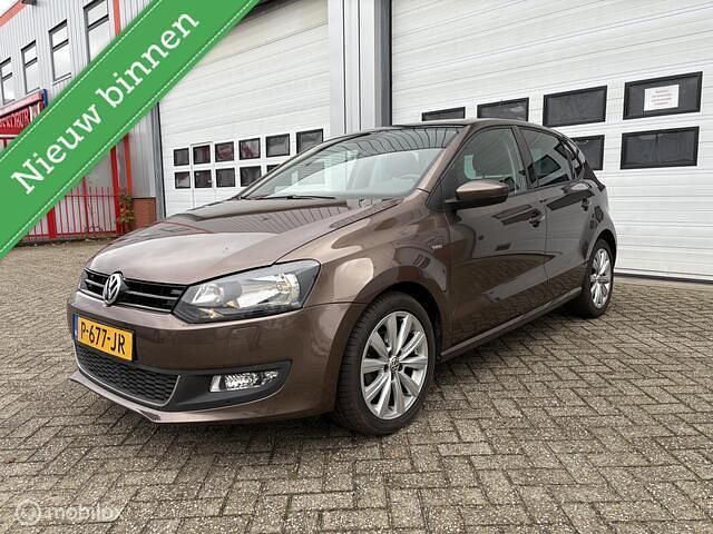Bruin Occasion 2013 VW Polo Highline Hatchback | € 8.450 (Eerlijke prijs) - Afbeelding 1/4